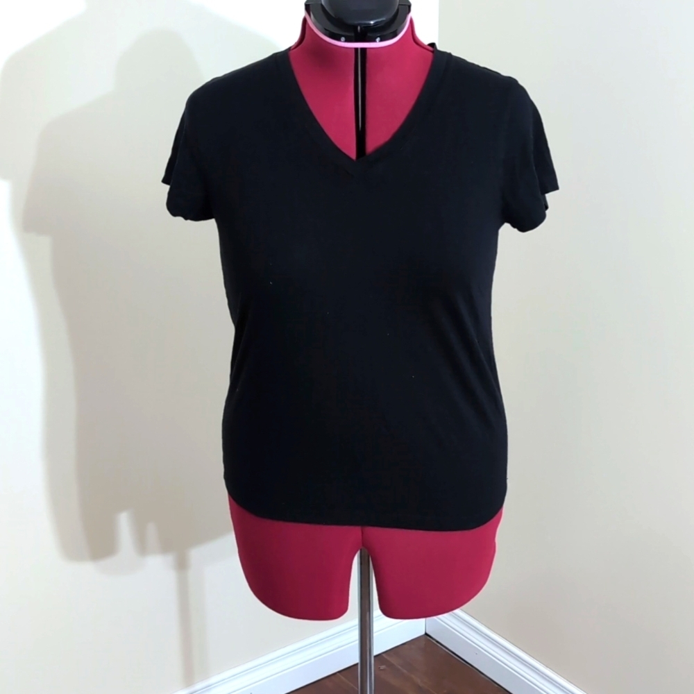 💵2/$10Bundle and Save💵Hue| Black V-Neck Short Sleeved T-shirt